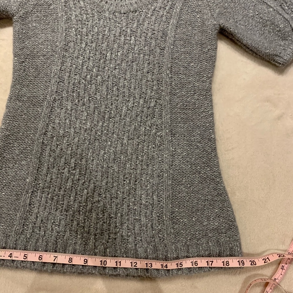 Form Flattering Short Sleeved Sweater - Picture 11 of 15